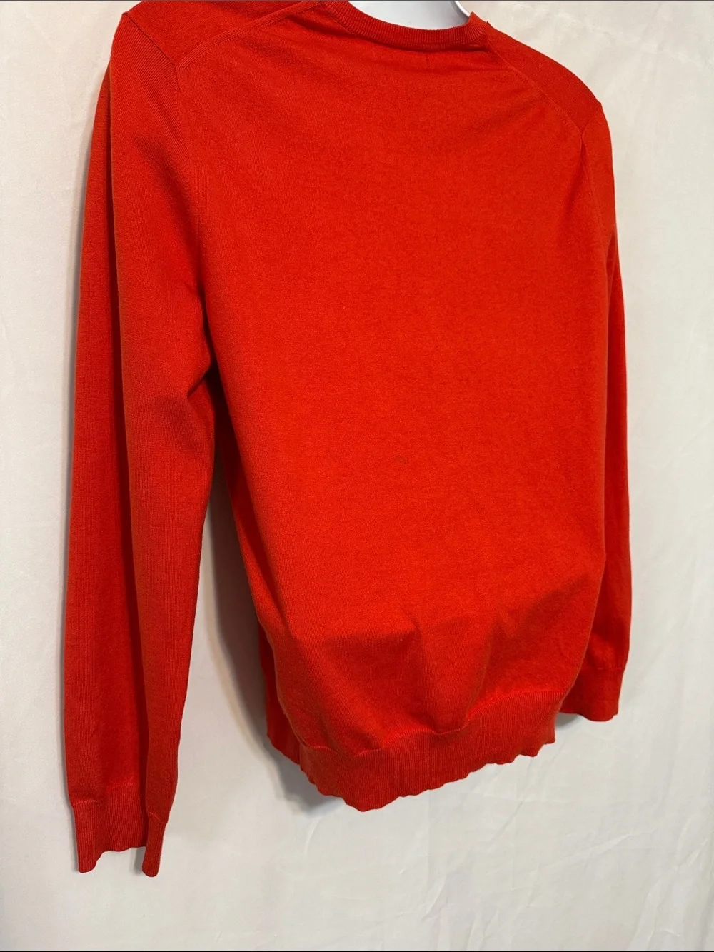 Banana Republic Men's V-Neck Sweater in Bright Red/orange. Size Medium